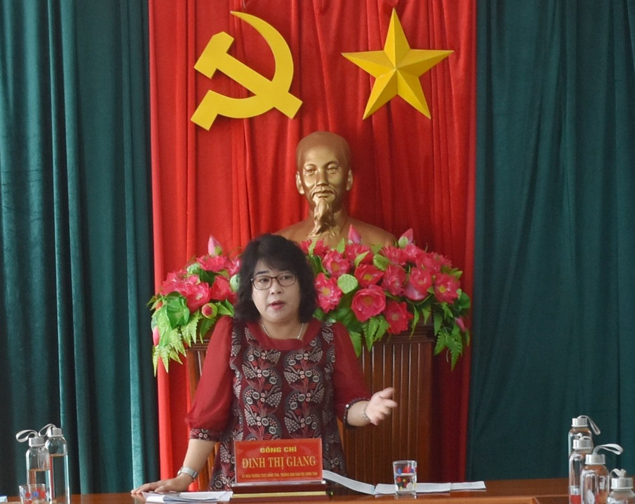 Bà Đinh Thị Giang-Trưởng ban Dân tộc HĐND tỉnh phát biểu tại buổi giám sát. Ảnh: Đinh Yến