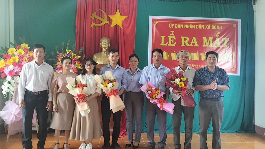 Các thành viên Nông hội tại buổi lễ. Ảnh: Hữu Nở
