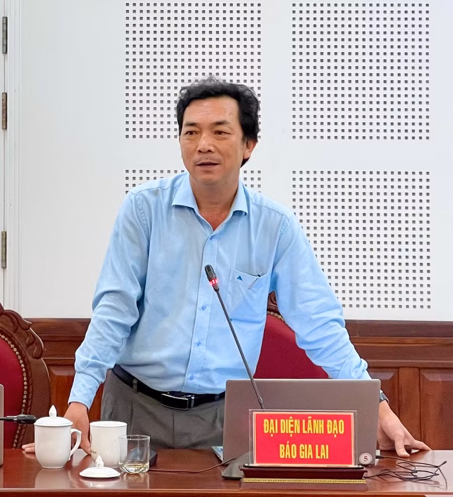 Ông Lương Văn Danh-Phó Tổng Biên tập Báo Gia Lai phát biểu tại buổi họp báo. Ảnh: V.T