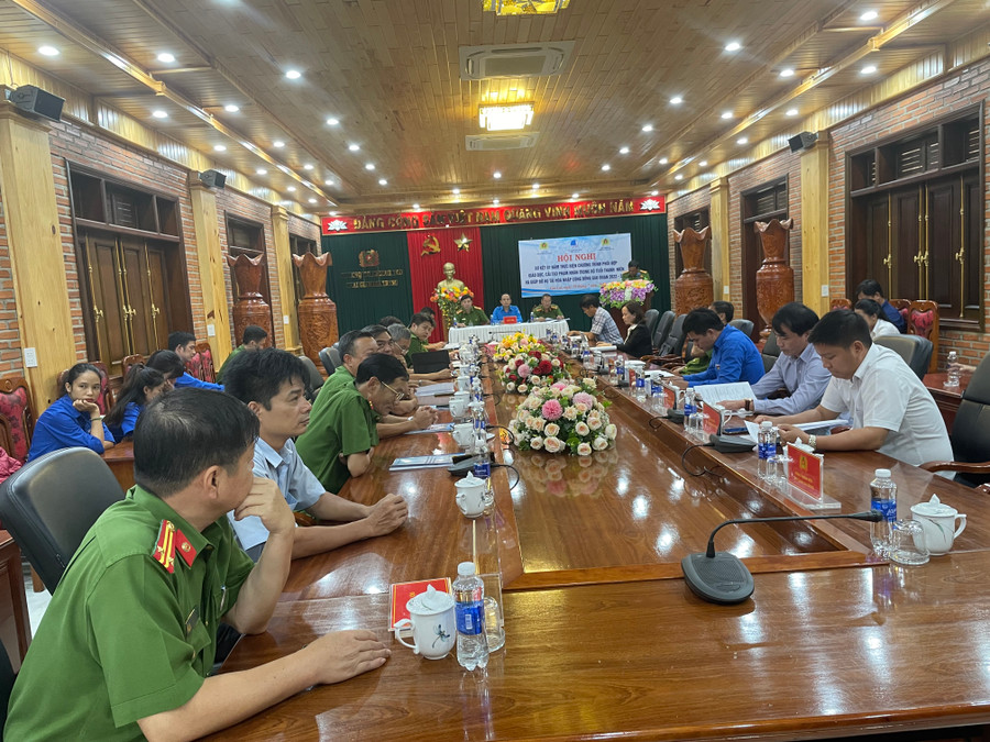 Đông đảo đại biểu tham gia Hội nghị sơ kết. Ảnh: Văn Ngọc