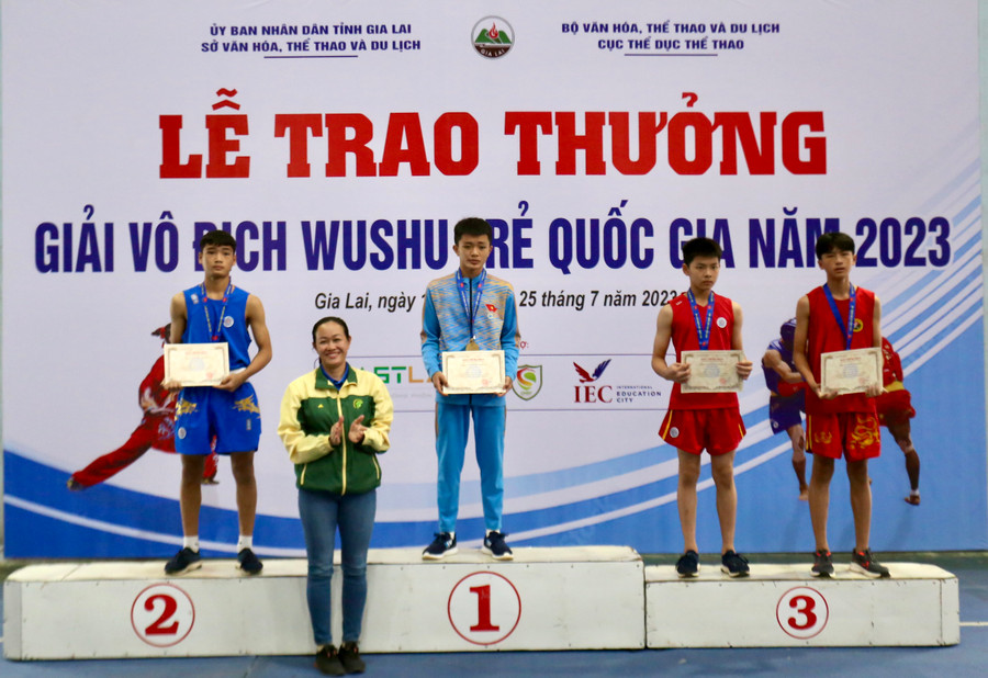 Võ sĩ Đặng Bảo Nam của Gia Lai đã vô địch hạng cân 48 kg nhóm C. Ảnh: Văn Ngọc