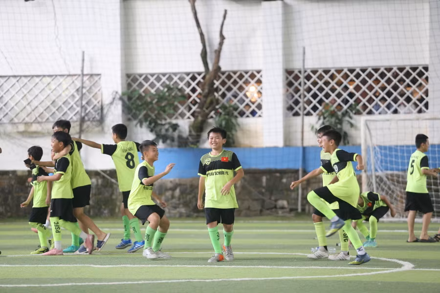 Đội bóng Nhi đồng Pleiku School bảo vệ thành công chức vô địch. Ảnh: Văn Ngọc Đội bóng Nhi đồng Pleiku School bảo vệ thành công chức vô địch. Ảnh: Văn Ngọc