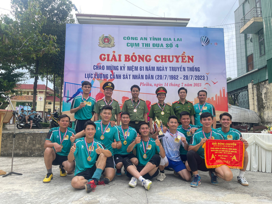 Công an TP. Pleiku đã lên ngôi vô địch một cách thuyết phục. Ảnh: Văn Ngọc Công an TP. Pleiku đã lên ngôi vô địch một cách thuyết phục. Ảnh: Văn Ngọc