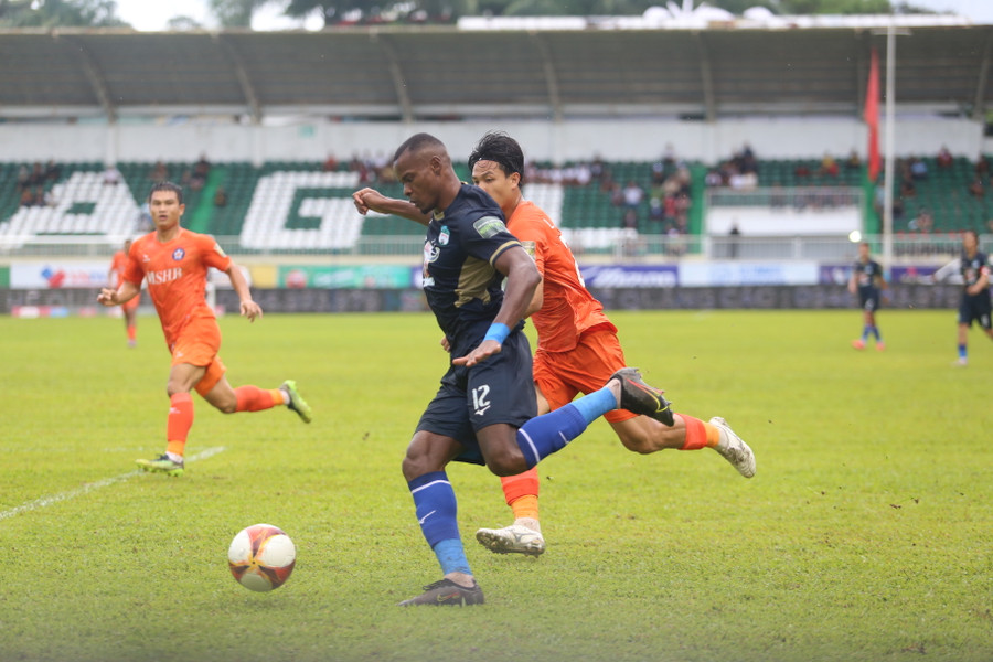 HAGL (trước) đã có trận thắng thứ 3 liên tiếp ở giai đoạn 2. Ảnh: Văn Ngọc HAGL (trước) đã có trận thắng thứ 3 liên tiếp ở giai đoạn 2. Ảnh: Văn Ngọc