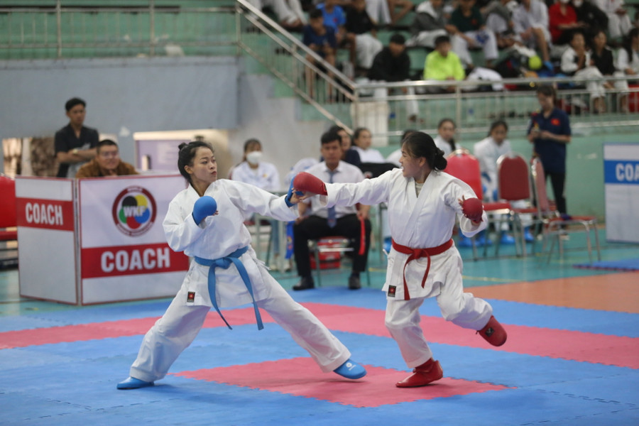 Các VĐV đã thi đấu để tranh 30 bộ huy chương của giải. Ảnh: Văn Ngọc