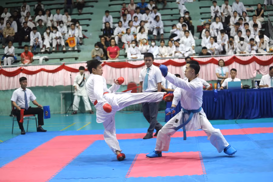 Các VĐV sẽ thi đấu để tranh 30 bộ huy chương ở 2 lứa tuổi. Ảnh: Văn Ngọc