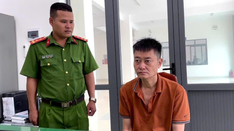 Đối tượng Bình tại cơ quan Công an Đối tượng Bình tại cơ quan Công an
