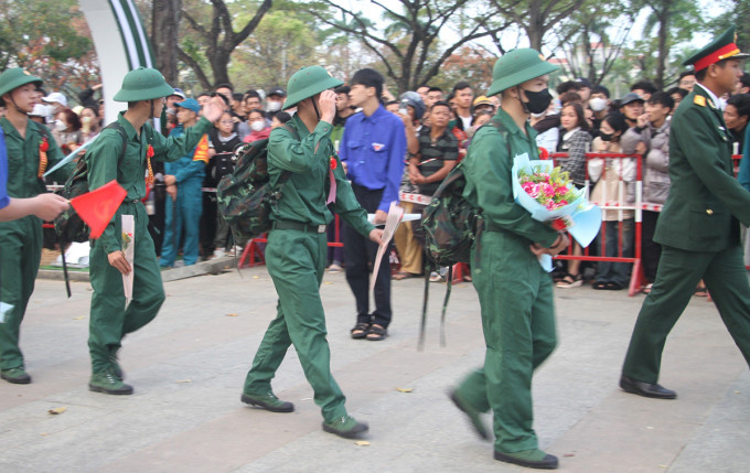 Thanh niên Quảng Nam lên đường nhập ngũ sáng 25-2