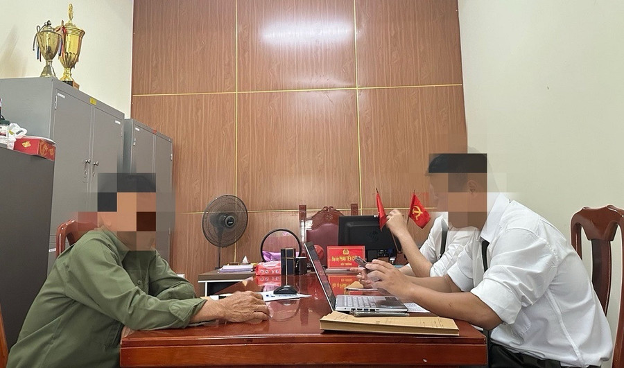 Ông T.V.Đ. bị phạt 7,5 triệu về hành vi "báo chốt” Cảnh sát giao thông đang làm nhiệm vụ. Ảnh: Công an Quảng Bình Ông T.V.Đ. bị phạt 7,5 triệu về hành vi "báo chốt” Cảnh sát giao thông đang làm nhiệm vụ. Ảnh: Công an Quảng Bình