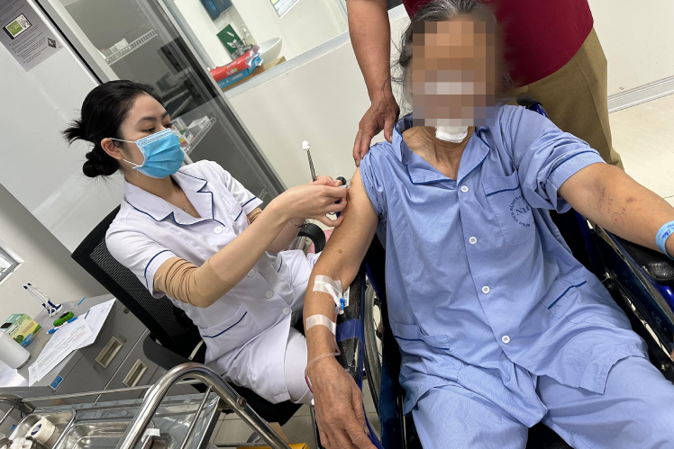 Bệnh nhân bị chó cắn được tiêm phòng dại. Ảnh: Bệnh viện cung cấp Bệnh nhân bị chó cắn được tiêm phòng dại. Ảnh: Bệnh viện cung cấp