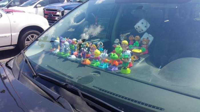 Mọi loại phụ kiện nằm trong tầm bung của túi khí đều tạo ra rủi ro cho hành khách và lái xe Mọi loại phụ kiện nằm trong tầm bung của túi khí đều tạo ra rủi ro cho hành khách và lái xe