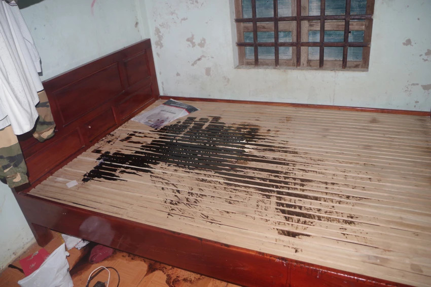 Hiện trường vụ vợ tạt axit lúc chồng đang ngủ khiến chồng tử vong