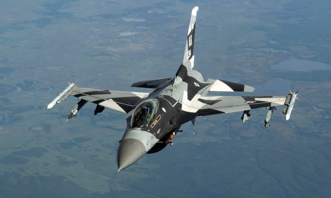 Tiêm kích F-16 Fighting Falcon Mỹ bay tại Alaska tháng 6-2021. Ảnh: Không quân Mỹ