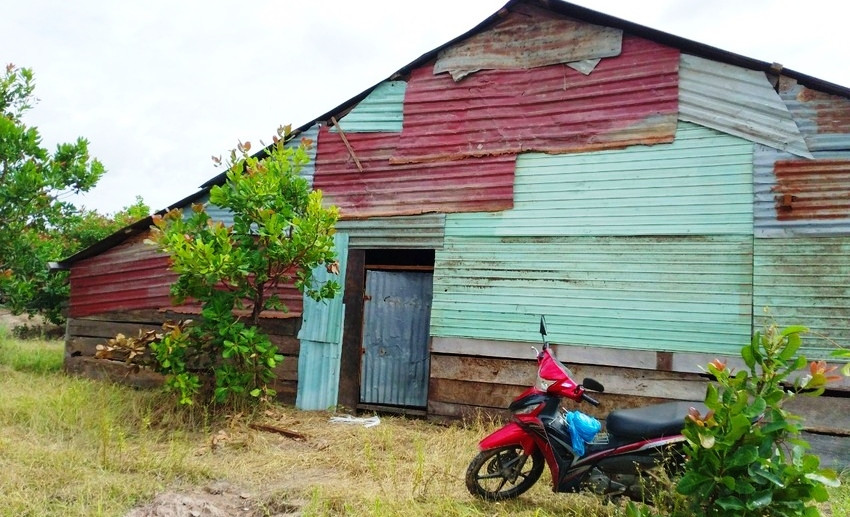 Một ngôi nhà được xây dựng tạm bợ để hưởng tiền đền bù