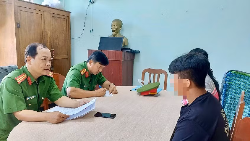 N.V.T. tại cơ quan Công an