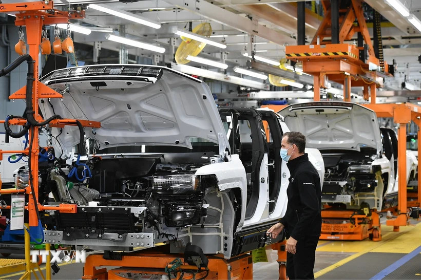 Dây chuyền sản xuất ô tô tại nhà máy của General Motors ở Detroit, Michigan (Mỹ). Ảnh: AFP/TTXVN Dây chuyền sản xuất ô tô tại nhà máy của General Motors ở Detroit, Michigan (Mỹ). Ảnh: AFP/TTXVN