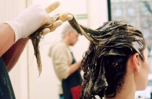 Một phụ nữ phải nhập viện cấp cứu do sốc phản vệ thuốc nhuộm. Ảnh minh họa Một phụ nữ phải nhập viện cấp cứu do sốc phản vệ thuốc nhuộm. Ảnh minh họa