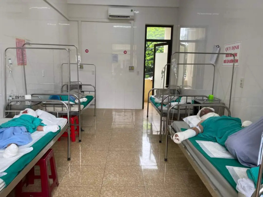 4 nạn nhân trong vụ nổ bình ga ở huyện Mù Cang Chải, Yên Bái đang được cấp cứu ban đầu tại Bệnh viện Đa khoa khu vực Nghĩa Lộ