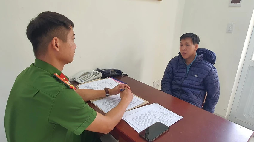 Cù Minh Bình tại cơ quan công an.Đối tượng đã đâm bạn nhậu tử vong. Ảnh: S.Đ Cù Minh Bình tại cơ quan công an.Đối tượng đã đâm bạn nhậu tử vong. Ảnh: S.Đ