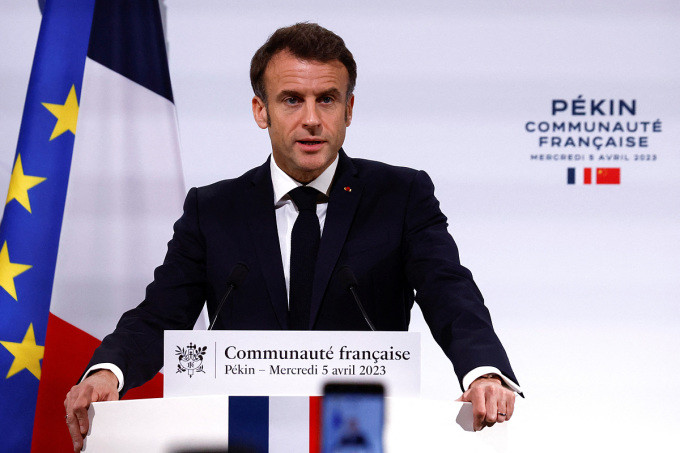 Tổng thống Macron phát biểu trước cộng đồng người Pháp ở Bắc Kinh ngày 5-4. Ảnh: Reuters