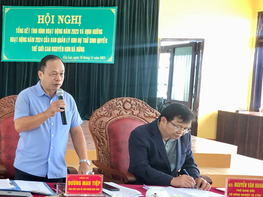 Phó Chủ tịch UBND tỉnh, Trưởng Ban Quản lý khu dự trữ sinh quyển thế giới Cao nguyên Kon Hà Nừng Dương Mah Tiệp phát biểu chỉ đạo hội nghị. Ảnh: Lê Nam