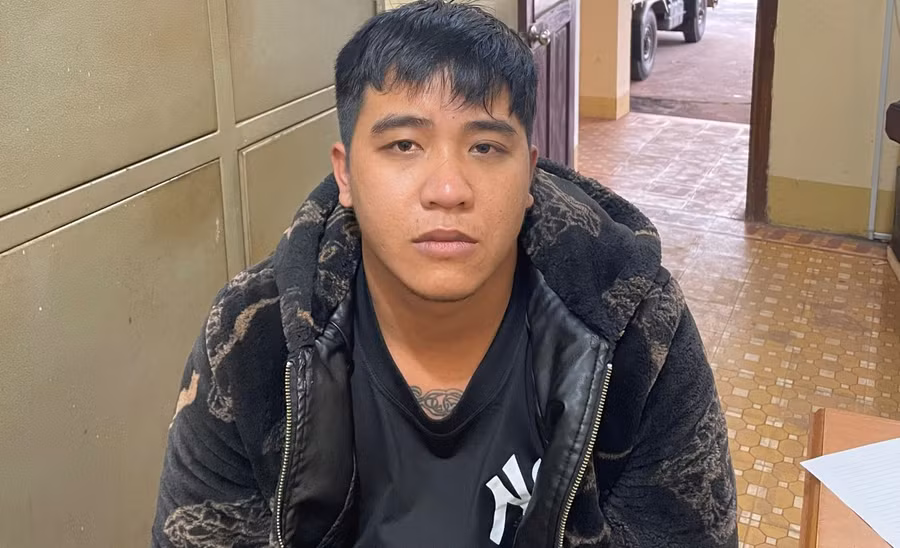 Đối tượng Nguyễn Đức Hưng ra đầu thú tại Công an huyện Đak Đoa. Ảnh: Thiên Đăng Đối tượng Nguyễn Đức Hưng ra đầu thú tại Công an huyện Đak Đoa. Ảnh: Thiên Đăng