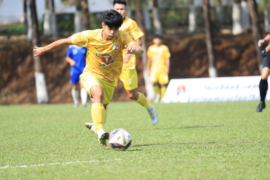 Hoàng Thắng đã ghi bàn thắng duy nhất của trận đấu từ khá sớm. Ảnh: Phan Hiền