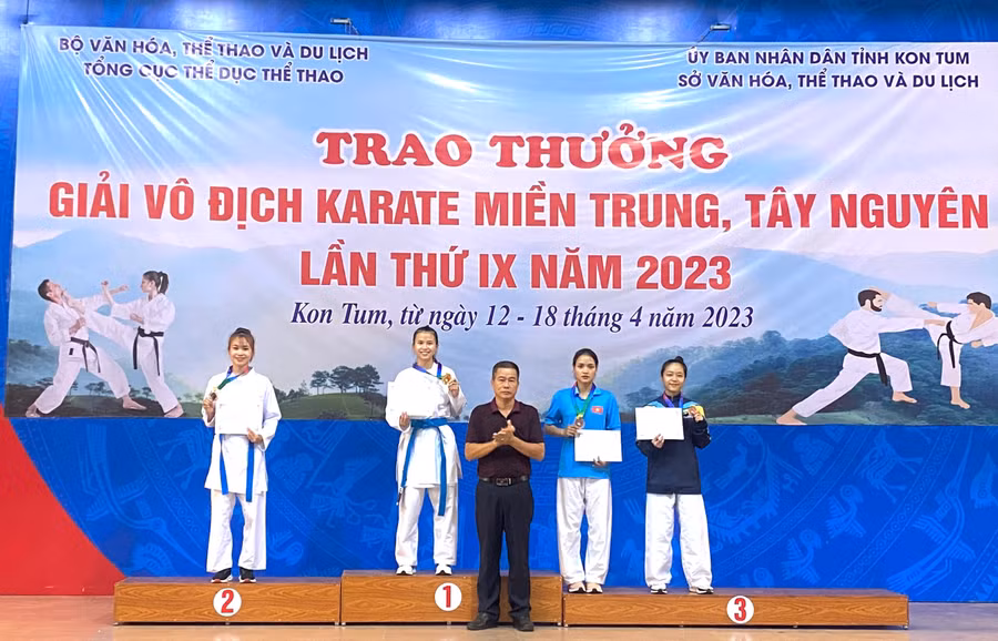 Võ sĩ Nguyễn Thị Khánh Ly giành huy chương vàng ở nội dung 47 kg nữ. Ảnh: Công Tuấn