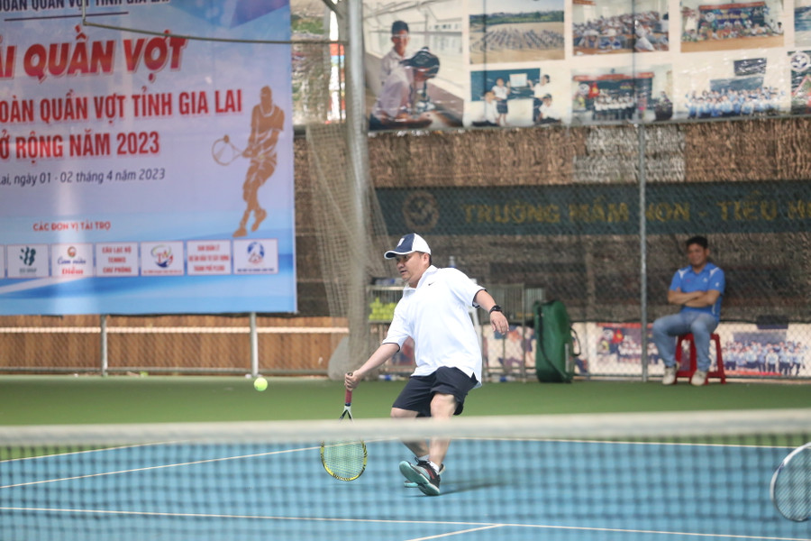 Các tay vợt tranh tài ở 2 nội dung đơn nam và đôi nam. Ảnh: Văn Ngọc Các tay vợt tranh tài ở 2 nội dung đơn nam và đôi nam. Ảnh: Văn Ngọc