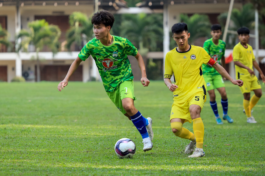 U19 HAGL (trái) đã bất ngờ bị U19 Phú Yên cầm chân. Ảnh: Quốc Việt