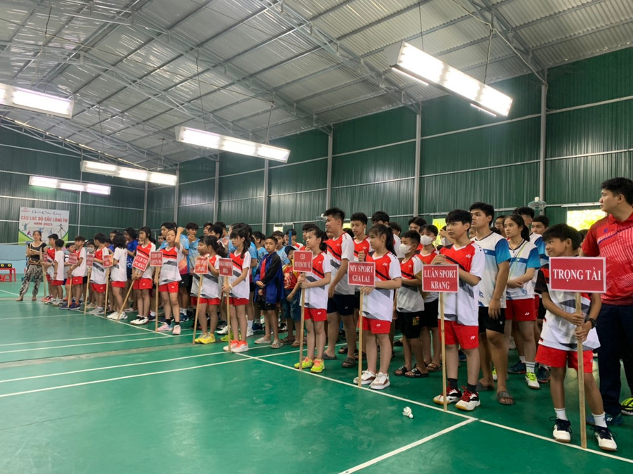 Hơn 270 tay vợt nhí toàn tỉnh tranh tài ở giải đấu năm nay. Ảnh: Tiến Hùng Hơn 270 tay vợt nhí toàn tỉnh tranh tài ở giải đấu năm nay. Ảnh: Tiến Hùng