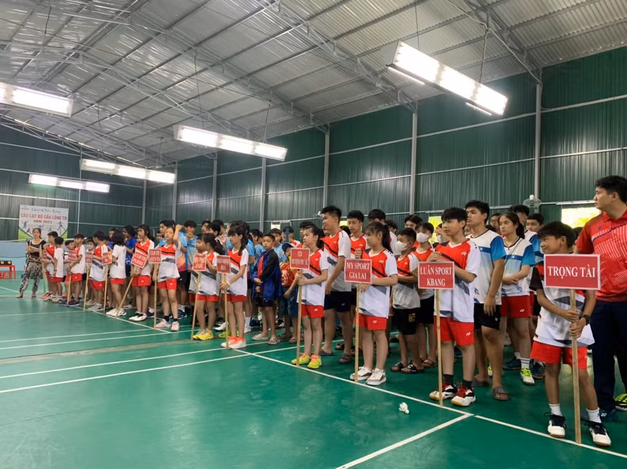 Hơn 270 tay vợt nhí toàn tỉnh tranh tài ở giải đấu năm nay. Ảnh: Tiến Hùng Hơn 270 tay vợt nhí toàn tỉnh tranh tài ở giải đấu năm nay. Ảnh: Tiến Hùng