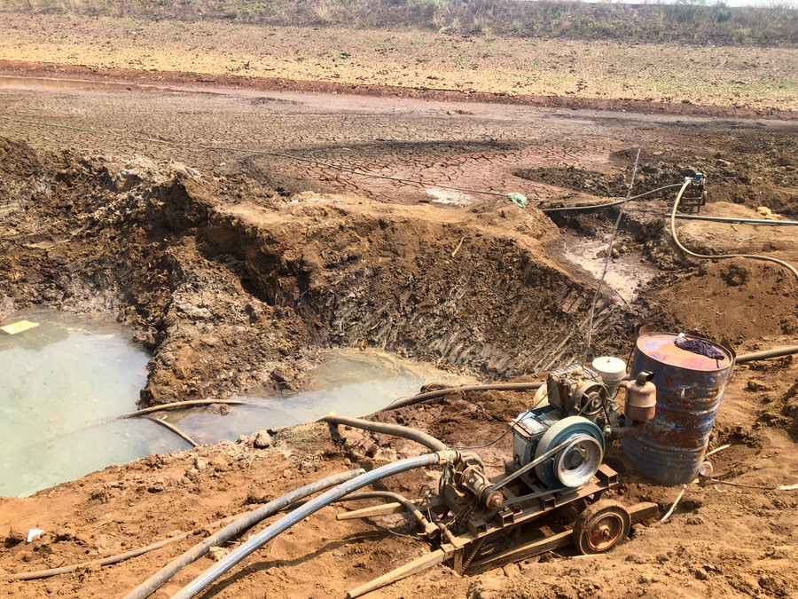 Năm nay, thời tiết khắc nghiệt, nắng nóng kéo dài khiến nhiều ao, hồ ở Gia Lai cạn trơ đáy. Ảnh: Lê Nam