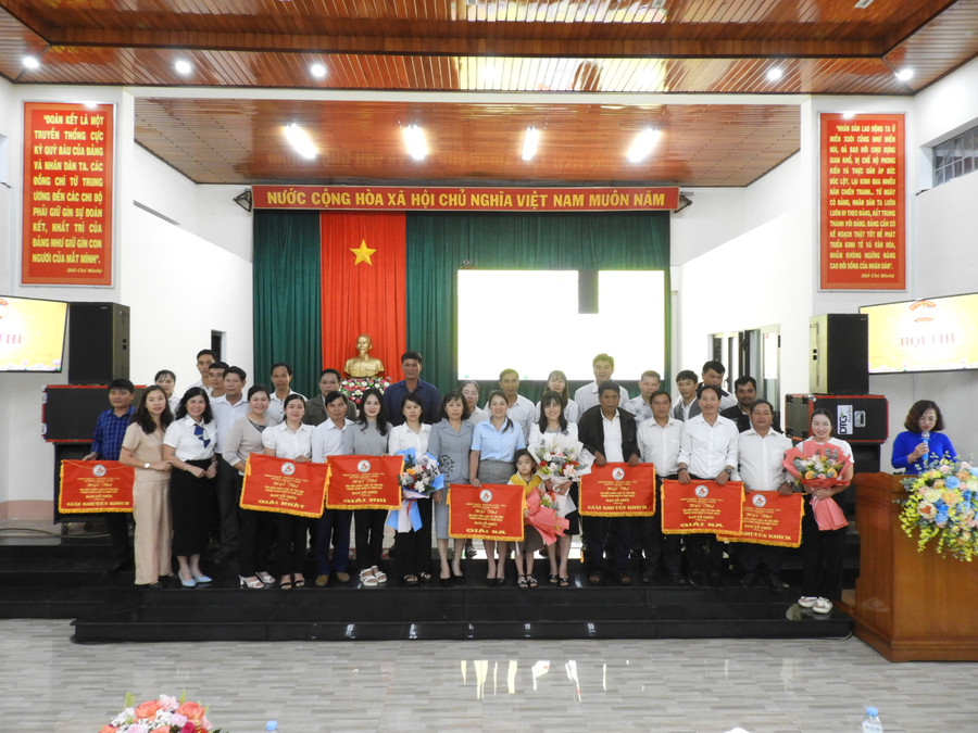 Phiên bế mạc, tổng kết và trao giải Hội thi. Ảnh Thanh Nhật Phiên bế mạc, tổng kết và trao giải Hội thi. Ảnh Thanh Nhật