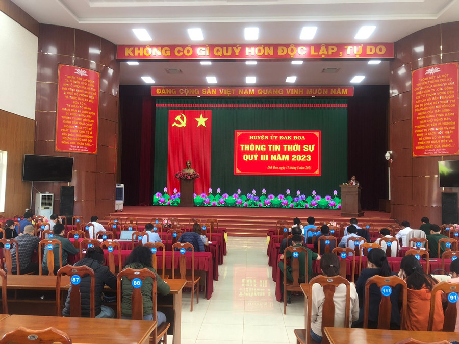 Quang cảnh hội nghị phổ biến thông tin thời sự quý III-2023 do Huyện ủy Đak Đoa tổ chức. Ảnh Thanh Nhật Quang cảnh hội nghị phổ biến thông tin thời sự quý III-2023 do Huyện ủy Đak Đoa tổ chức. Ảnh Thanh Nhật