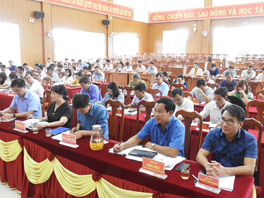 Cán bộ lãnh đạo quản lý chủ chốt của huyện Đak Đoa dự hội nghị. Ảnh Thanh Nhật Cán bộ lãnh đạo quản lý chủ chốt của huyện Đak Đoa dự hội nghị. Ảnh Thanh Nhật