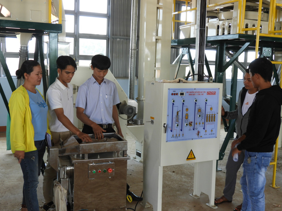 Hợp tác xã nông nghiệp và dịch vụ Nam Yang (xã Nam Yang huyện Đak Đoa) đơn vị điển hình về ứng dụng khoa học, kỹ thuật, đầu tư máy móc trong dây chuyền chế biến nông sản. Ảnh Thanh Nhật Hợp tác xã nông nghiệp và dịch vụ Nam Yang (xã Nam Yang huyện Đak Đoa) đơn vị điển hình về ứng dụng khoa học, kỹ thuật, đầu tư máy móc trong dây chuyền chế biến nông sản. Ảnh Thanh Nhật