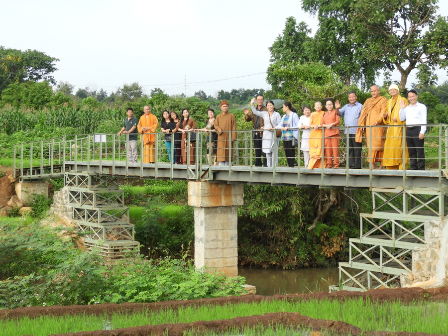 Công trình “Cầu nhân ái” đã kết nối giao thông các làng đồng bào dân tộc thiểu số giữa vùng giáp ranh xã Ia Pal với xã Kông HTot huyện Chư Sê. Ảnh Thanh Nhật Công trình “Cầu nhân ái” đã kết nối giao thông các làng đồng bào dân tộc thiểu số giữa vùng giáp ranh xã Ia Pal với xã Kông HTot huyện Chư Sê. Ảnh Thanh Nhật