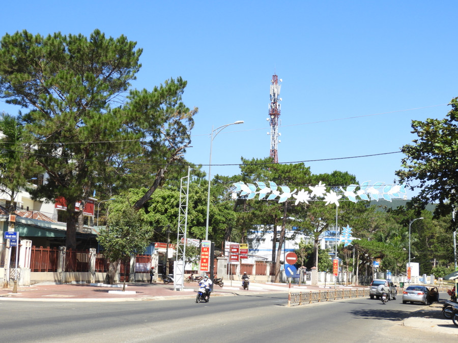 Huyện Mang Yang sớm hoàn thiện hồ sơ, trình cấp thẩm quyền phê duyệt Đồ án điều chỉnh quy hoạch xây dựng thị trấn Kon Dơng để thu hút đầu tư, phát triển kinh tế-xã hội. Ảnh Thanh Nhật Huyện Mang Yang sớm hoàn thiện hồ sơ, trình cấp thẩm quyền phê duyệt Đồ án điều chỉnh quy hoạch xây dựng thị trấn Kon Dơng để thu hút đầu tư, phát triển kinh tế-xã hội. Ảnh Thanh Nhật
