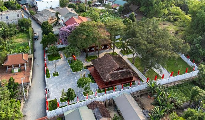 Khu di tích lưu niệm Hoàng Đình Giong, ở làng Nà Toàn, phường Đề Thám, TP. Cao Bằng nhìn từ trên cao. Ảnh tư liệu Khu di tích lưu niệm Hoàng Đình Giong, ở làng Nà Toàn, phường Đề Thám, TP. Cao Bằng nhìn từ trên cao. Ảnh tư liệu