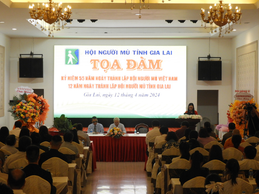 Quang cảnh tọa đàm kỷ niệm 55 năm ngày thành lập Hội Người mù Việt Nam và 12 năm ngày thành lập Hội Người mù tỉnh Gia Lai. Ảnh Thanh Nhật Quang cảnh tọa đàm kỷ niệm 55 năm ngày thành lập Hội Người mù Việt Nam và 12 năm ngày thành lập Hội Người mù tỉnh Gia Lai. Ảnh Thanh Nhật