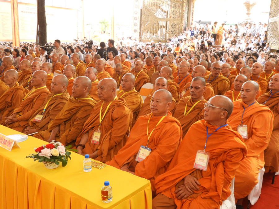 Các vị tu sỹ trong Giáo đoàn III hệ phái khất sĩ Giáo hội Phật giáo Việt Nam tham dự Đại lễ. Ảnh Thanh Nhật Các vị tu sỹ trong Giáo đoàn III hệ phái khất sĩ Giáo hội Phật giáo Việt Nam tham dự Đại lễ. Ảnh Thanh Nhật