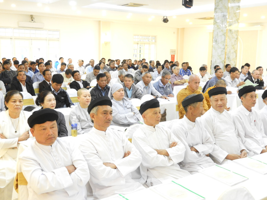 Chức sắc tôn giáo dự hội nghị phổ biến các quy định pháp luật về tín ngưỡng, tôn giáo. Ảnh Thanh Nhật