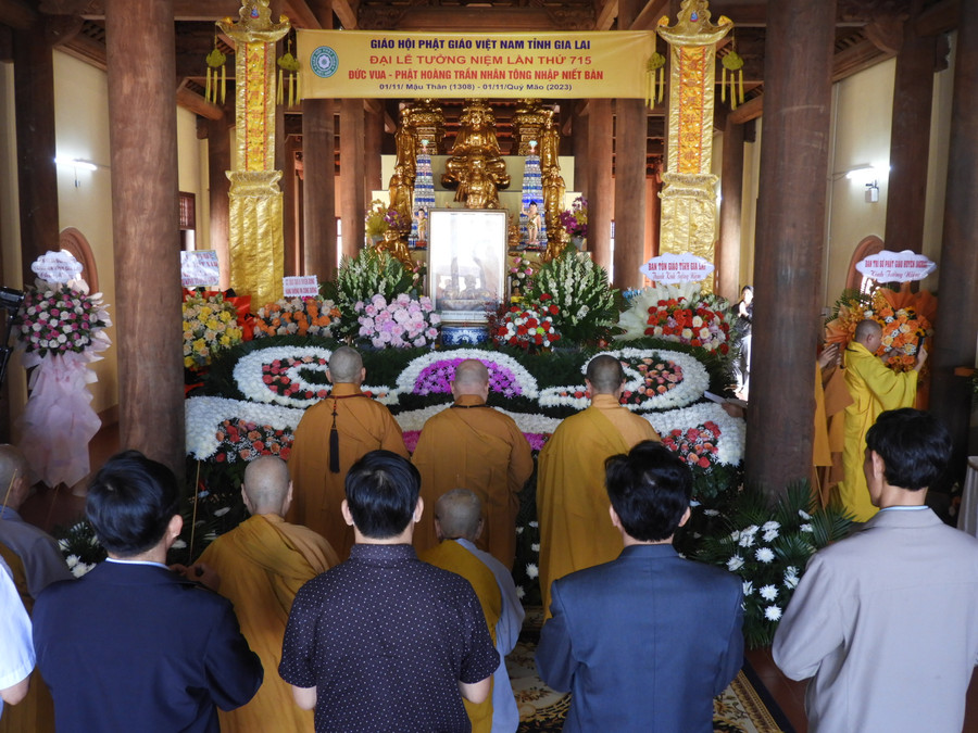 Phần nghi lễ tưởng niệm lần thứ 715 Đức vua-Phật hoàng Trần Nhân Tông nhập niết bàn tại Đại lễ tưởng niệm. Ảnh Thanh Nhật