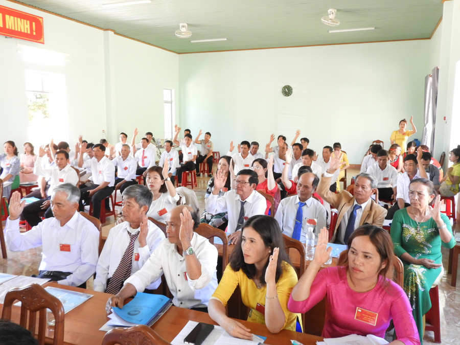 Đại biểu dự đại hội biểu quyết thông qua Nghị quyết Đại hội đại biểu MTTQ Việt Nam xã lần thứ XII nhiệm kỳ 2024-2029. Ảnh Thanh Nhật Đại biểu dự đại hội biểu quyết thông qua Nghị quyết Đại hội đại biểu MTTQ Việt Nam xã lần thứ XII nhiệm kỳ 2024-2029. Ảnh Thanh Nhật