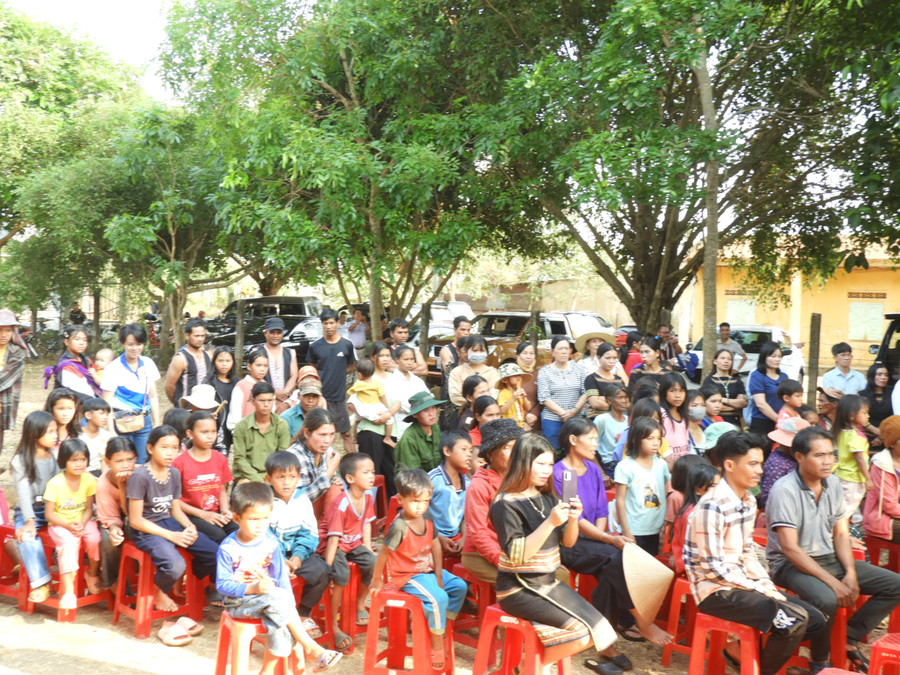 Đông đảo người dân làng Dun De, xã Ia Bă về tham dự kết nghĩa. Ảnh Thanh Nhật