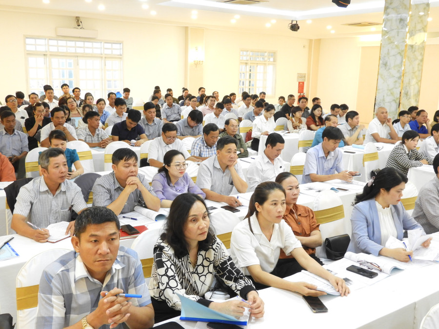 Cán bộ làm công tác tôn giáo của cấp huyện và cấp xã trong tỉnh tham gia bồi dưỡng nghiệp vụ về công tác tôn giáo. Ảnh Thanh Nhật Cán bộ làm công tác tôn giáo của cấp huyện và cấp xã trong tỉnh tham gia bồi dưỡng nghiệp vụ về công tác tôn giáo. Ảnh Thanh Nhật