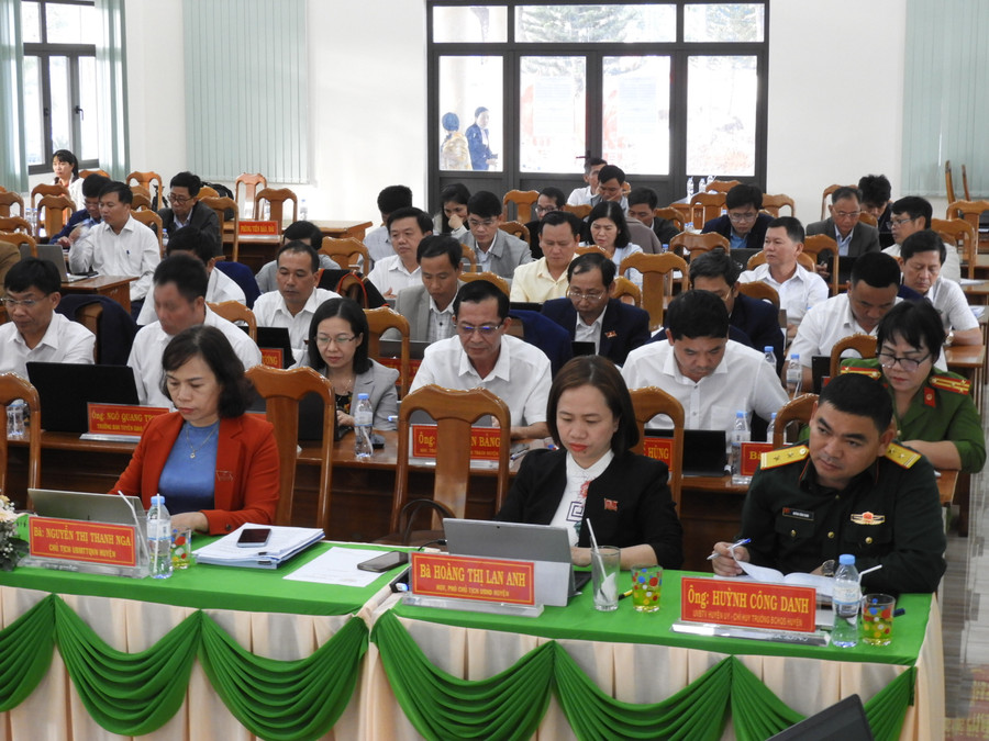 Đại biểu tham dự Kỳ họp thứ 12 HĐND huyện Mang Yang khóa V. Ảnh Thanh Nhật Đại biểu tham dự Kỳ họp thứ 12 HĐND huyện Mang Yang khóa V. Ảnh Thanh Nhật