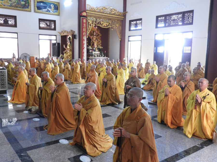 Các vị tu sĩ tham gia mùa An cư Kiết hạ Phật lịch 2567. Ảnh Thanh Nhật