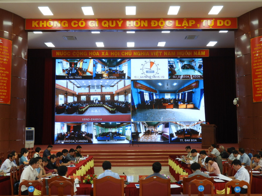 Quang cảnh hội nghị trực tuyến tổng kết công tác năm 2023 và triển khai nhiệm vụ của năm 2024 do UBND huyện Đak Đoa tổ chức. Ảnh Thanh Nhật